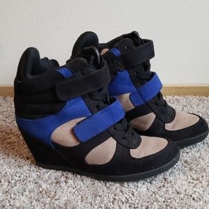 Vera wang wedge sneakers